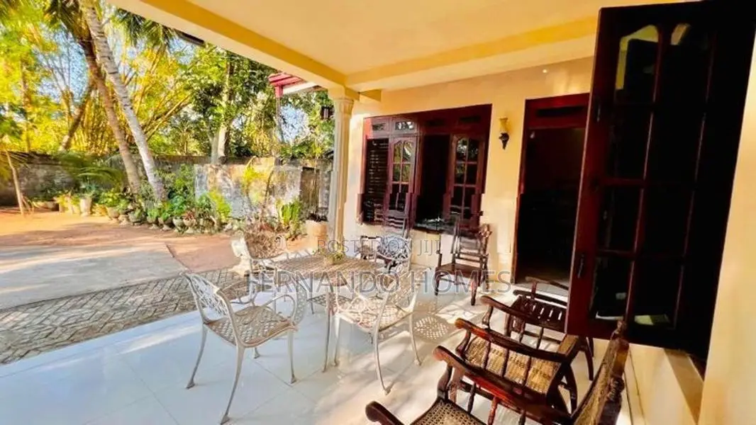 22 Perches Land With Good House For Sale In Negombo Kadirana