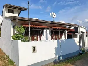 Comfortable Secure Home for Sale in Athurugiriya
