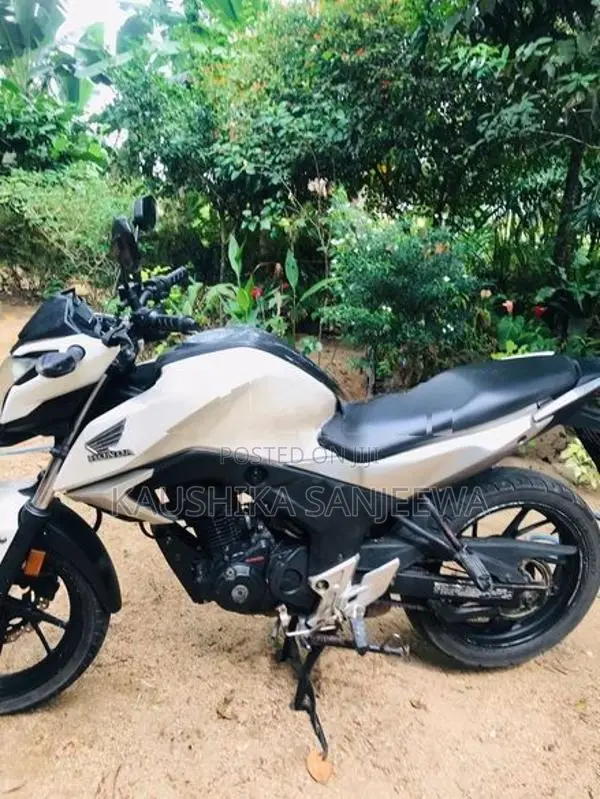 Honda CB Hornet 160R 2016