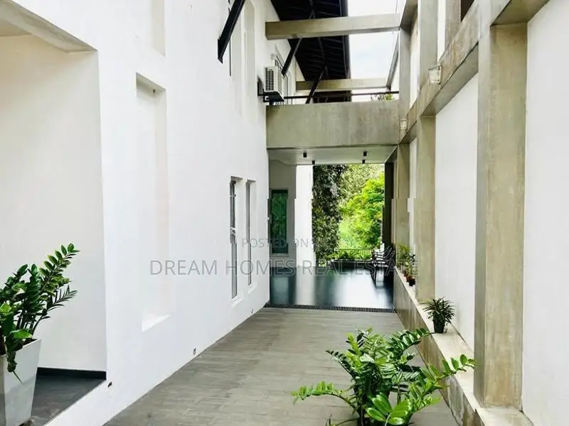Luxurious 4-Bedroom House for Sale Thalawathugoda