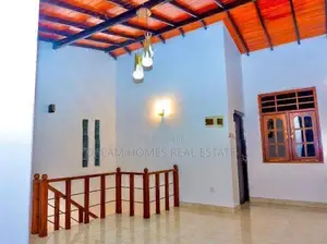 Spacious 7 Bedroom House Facing Main Road – Boralesgamuwa