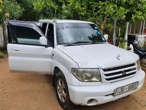 Mitsubishi Pajero 2001
