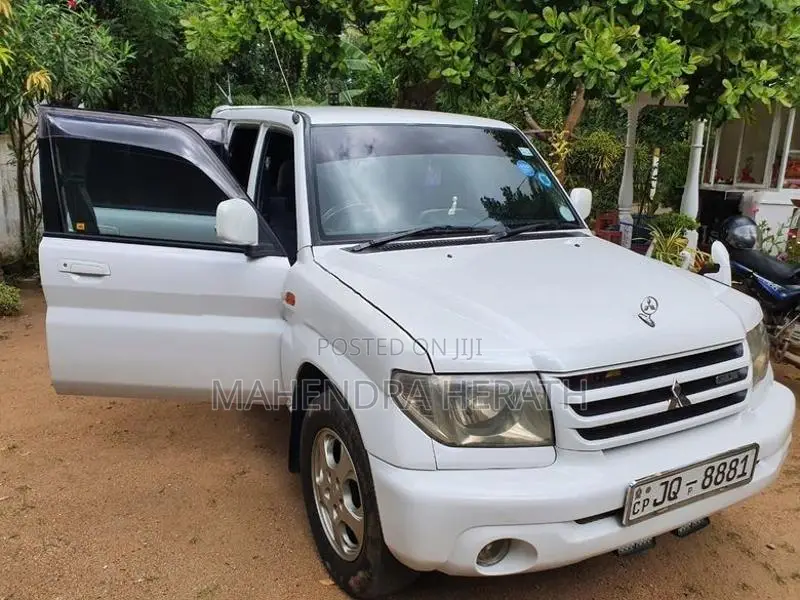 Mitsubishi Pajero 2001