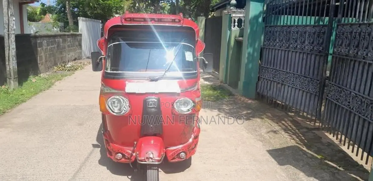 Bajaj RE 2010