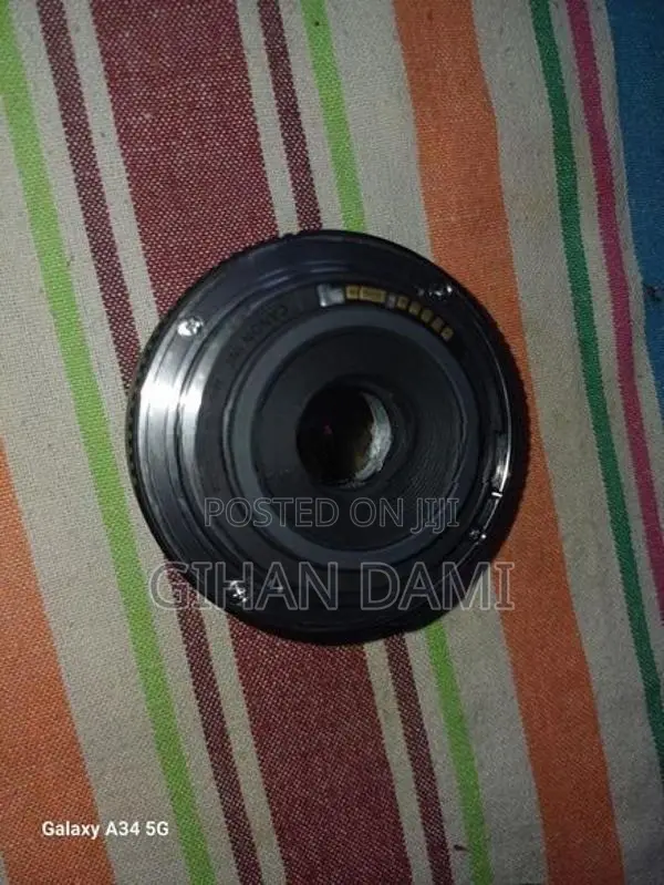 Canon EF 25mm 1:2.8 Macro Lens