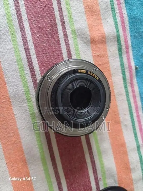 Canon EF 25mm 1:2.8 Macro Lens