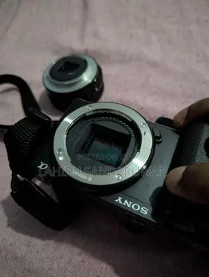 Sony ZV-E10 Mirrorless Camera With 16-50mm Lens