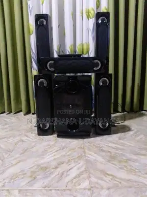 මල්ටිමීඩියා ස්පීකර් සිස්ටම් එකක්