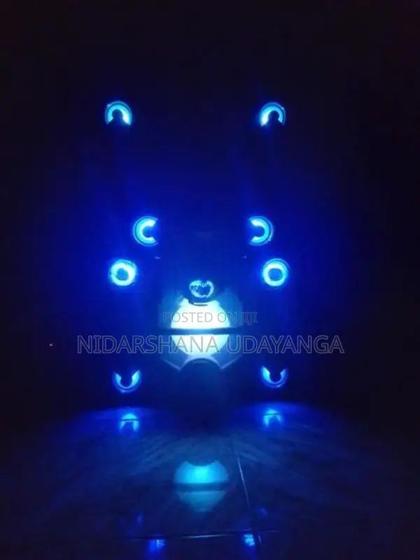 මල්ටිමීඩියා ස්පීකර් සිස්ටම් එකක්