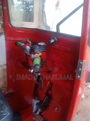 Bajaj RE 2003