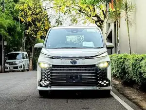 Toyota Voxy S Z HIGHEST GRADE 2025