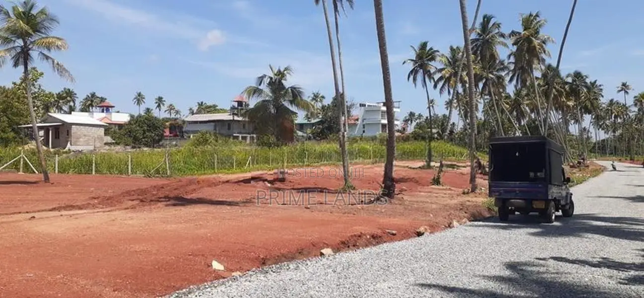 කුරුණෑගල පුත්තලම පාරට මුහුණලා ඉඩමක්