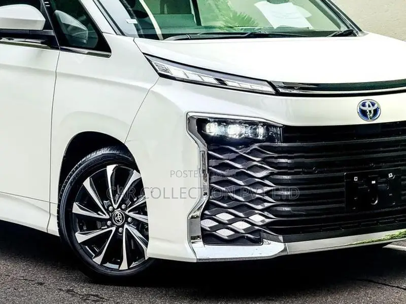 Toyota Voxy S Z HIGHEST GRADE 2025