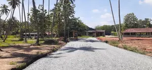 කුරුණෑගල පුත්තලම පාරට මුහුණලා ඉඩමක්