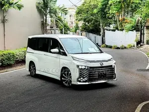 Toyota Voxy S Z HIGHEST GRADE 2025