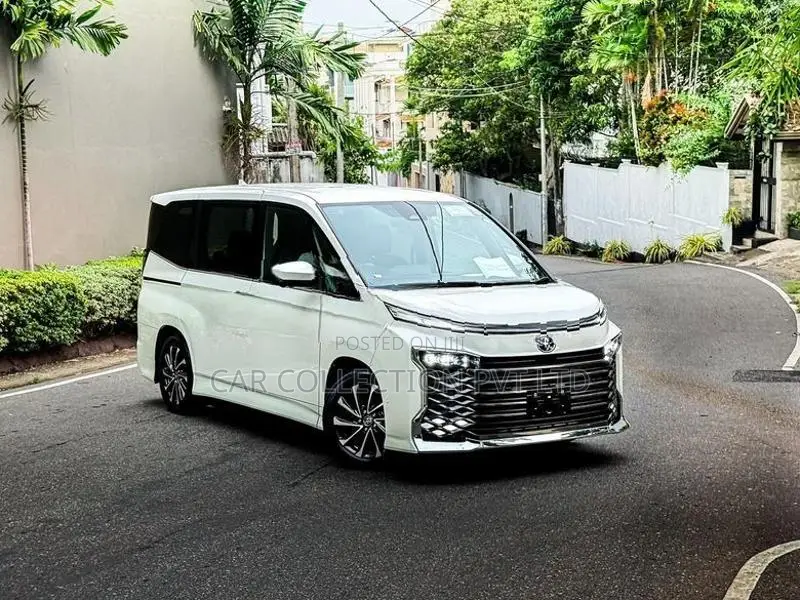 Toyota Voxy S Z HIGHEST GRADE 2025