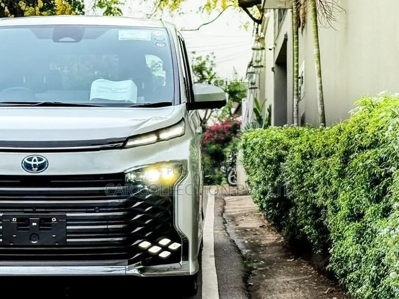 Toyota Voxy S Z HIGHEST GRADE 2025