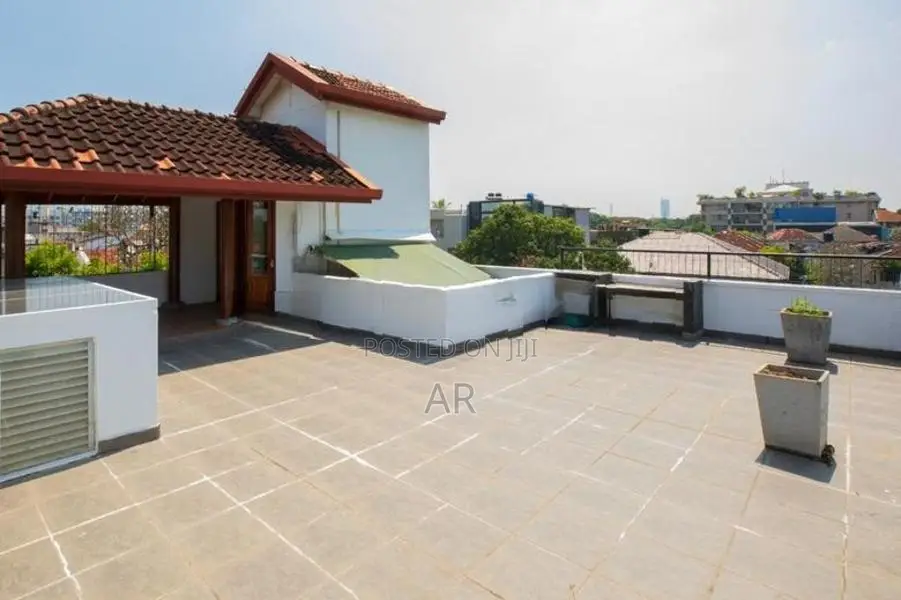 5 Bedrooms House for Rent Colombo 7