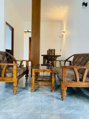 Modern Upstairs Apartment for Rent – Galle