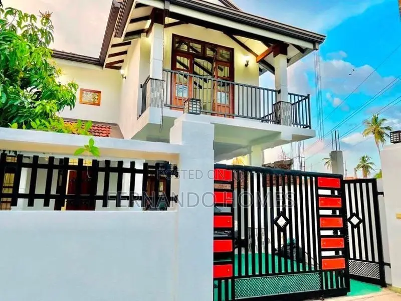 දලුවකොටුවේ ලස්සන දෙමහල් නිවසක් විකිණීමට මීගමුව