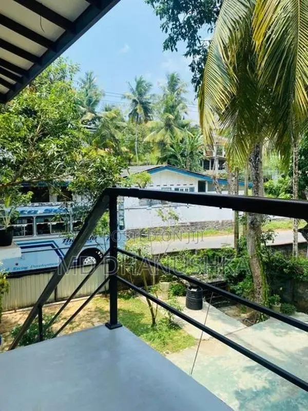 Modern Upstairs Apartment for Rent – Galle
