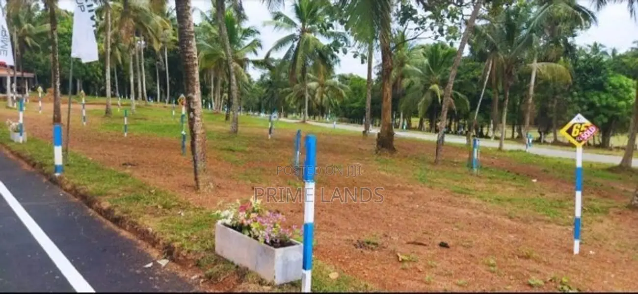 වේයන්ගොඩ මීරිගම පාරේන් බිම්කොටස