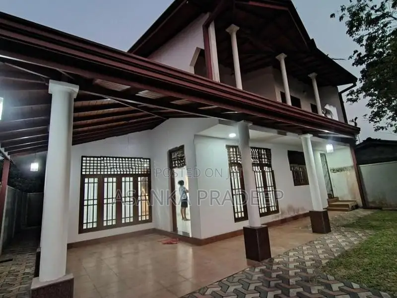 හයිලෙවල් මාර්ගයට මීටර් 300 දුරින් සුඛෝපභෝගී වටිනා දෙමහල් නිවසක්(abuw69