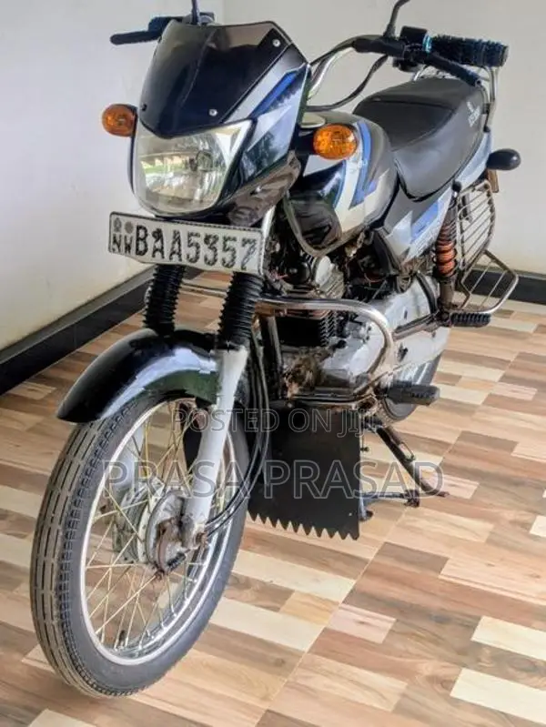 Bajaj CT100 2013
