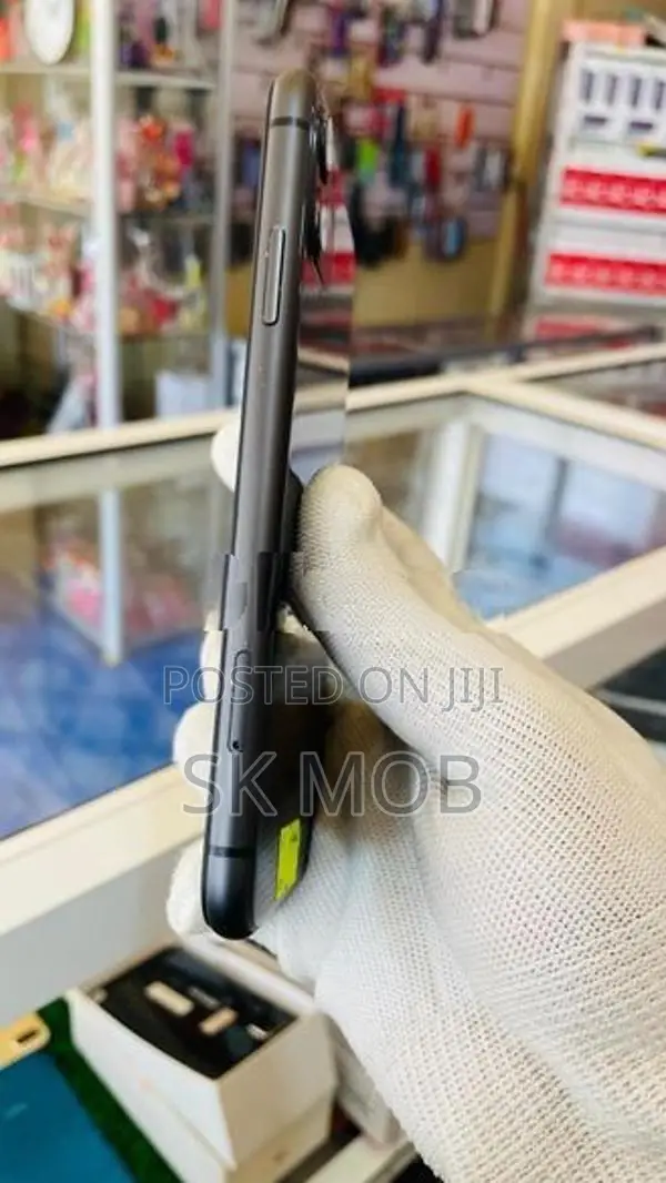 Apple iPhone 11 (Used)