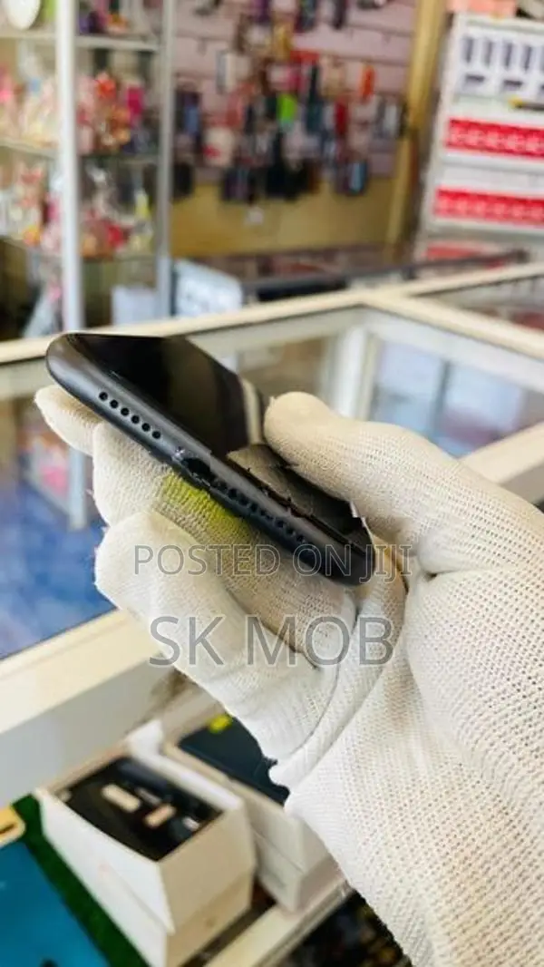 Apple iPhone 11 (Used)