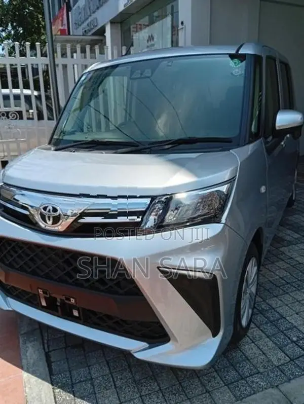 Toyota Roomy x 2023
