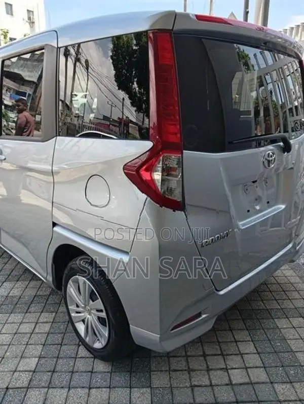 Toyota Roomy x 2023