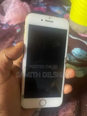 Apple iPhone 8 (Used)