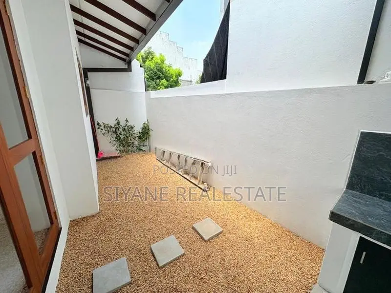 New House For Sale in Athurugiriya