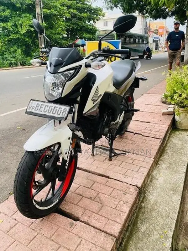 Honda CB Hornet 2016