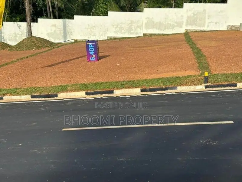 නුවර පාර සමීපව බිම් කොටස් Kadawatha