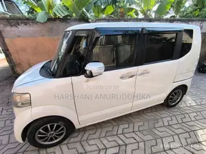 Honda N-Box 2016