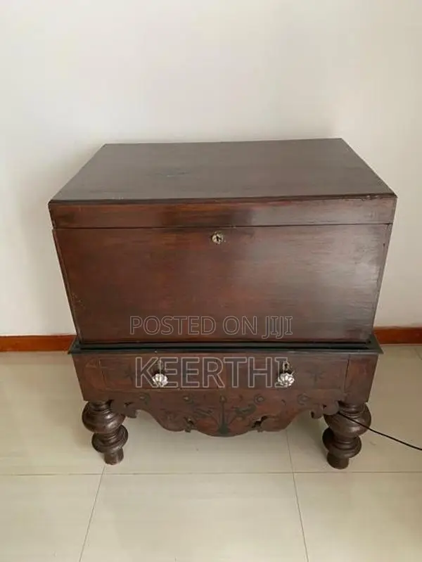 Antique Pettagam (Antique Chest)​