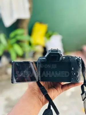 Canon Kiss X9