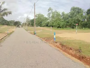 389 ගාල්ල දොඩංගොඩ බස් පාරට මුහුනලා අගනා බිම් කොටස්