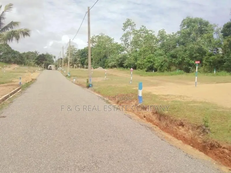 389 ගාල්ල දොඩංගොඩ බස් පාරට මුහුනලා අගනා බිම් කොටස්