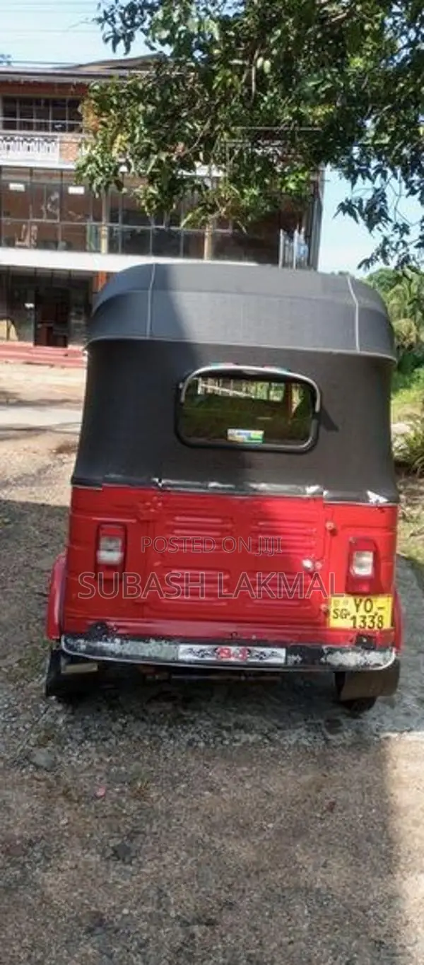 Bajaj RE 2011