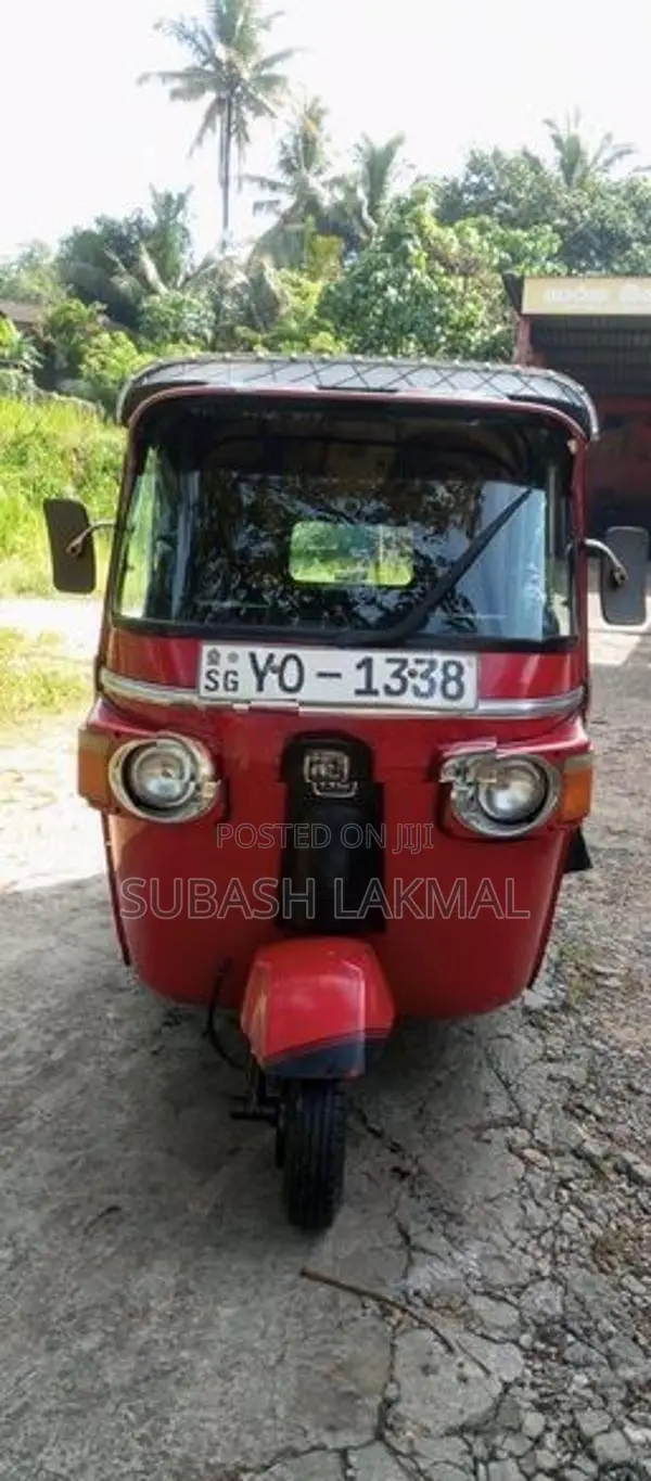 Bajaj RE 2011