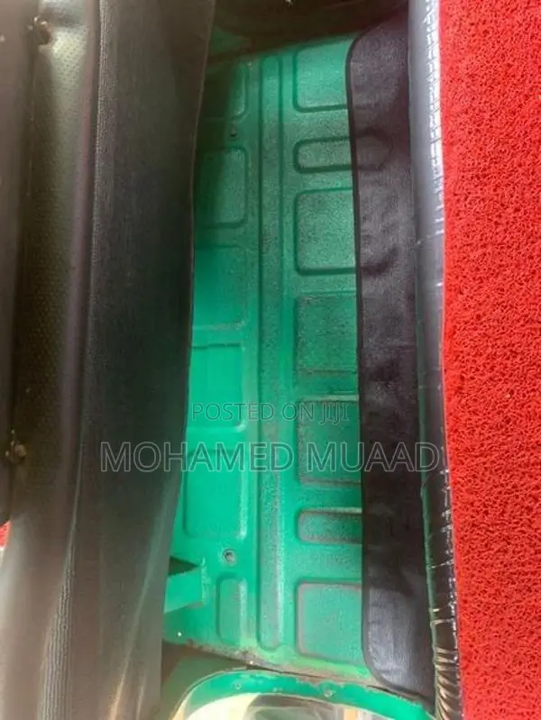 Bajaj RE 2000