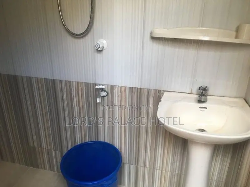 Lovely Room with separate Entrance Colombo 6