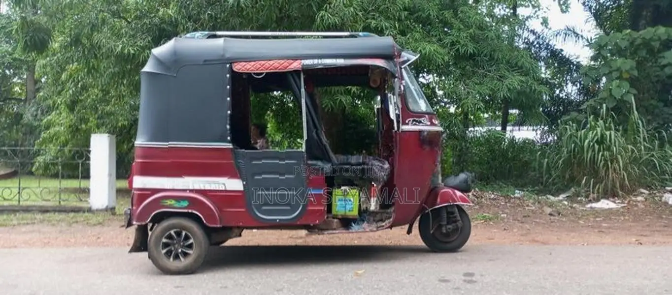 Bajaj RE 2000