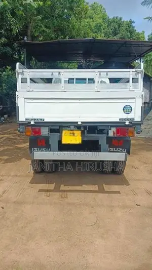 Isuzu Elf Japan 2000