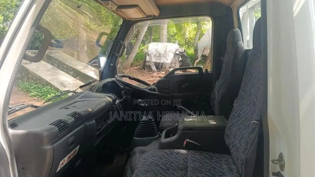 Isuzu Elf Japan 2000