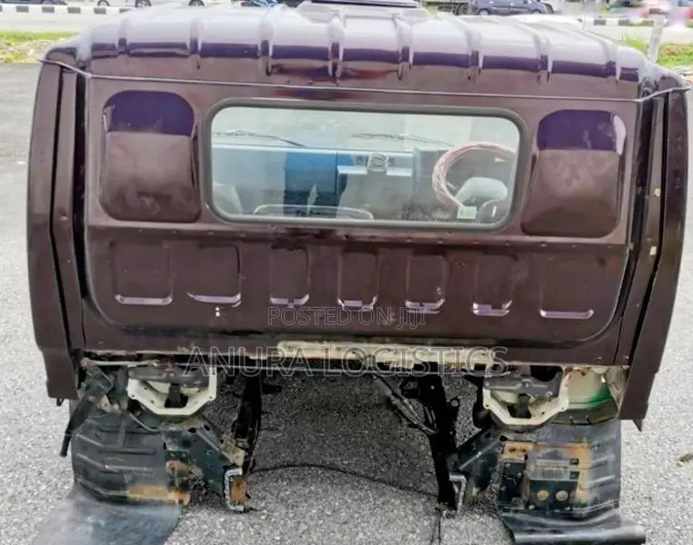 Isuzu ElF 350 Cabin 1996