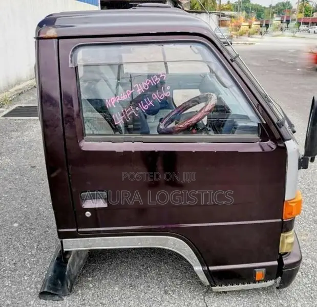 Isuzu ElF 350 Cabin 1996